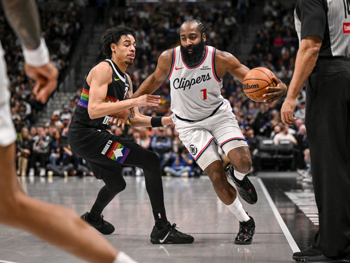 哈登加盟骑士首秀14助攻助球队取胜 季后赛魔咒