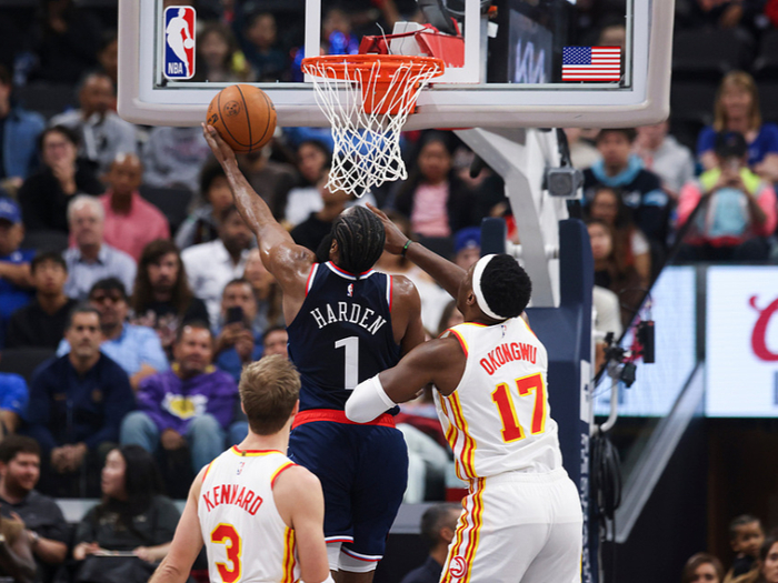 哈登加盟骑士首秀14助攻助球队取胜 季后赛魔咒