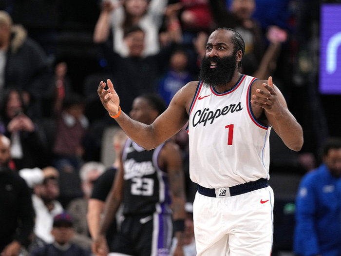 哈登加盟骑士首秀14助攻助球队取胜 季后赛魔咒