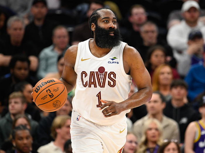 哈登加盟骑士首秀14助攻助球队取胜 季后赛魔咒