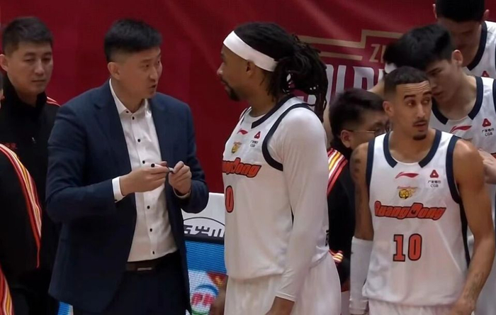 广东男篮大胜广厦男篮 萨林杰伤退影响后续赛程