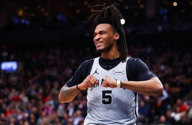 开拓者客场逆转马刺扳平总比分 文班亚马伤退成